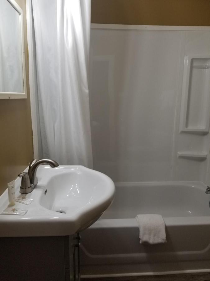 Coniston Richard Lake Motel מראה חיצוני תמונה